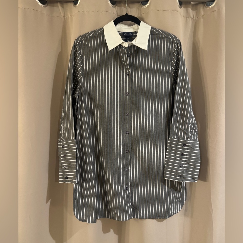 Women’s NWT Scoop Gray Long Button Up